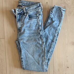 American Eagle Outfitters Women's Light Blue Skinny Jeans • size 4 long